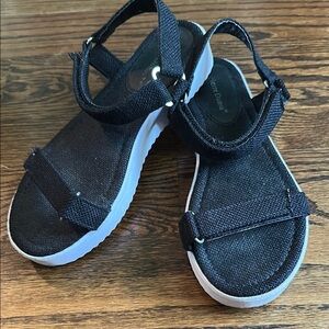 Pierre Dumas Black and White Sandals Comfortable Design